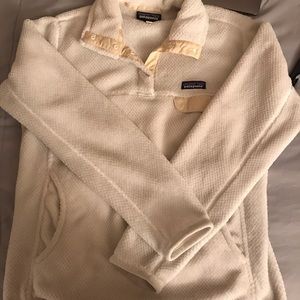 cream patagonia pull over